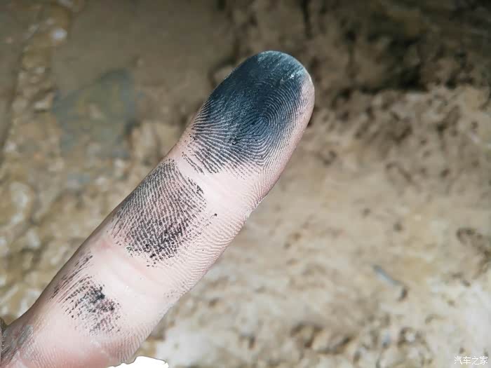 排气筒用手扣里面很黑咋回事.