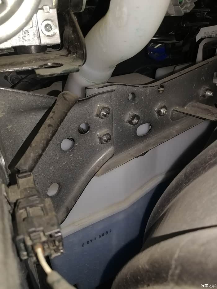 【图】雨刮水箱多大的啊?_马自达3 昂克赛拉论坛_汽车之家论坛