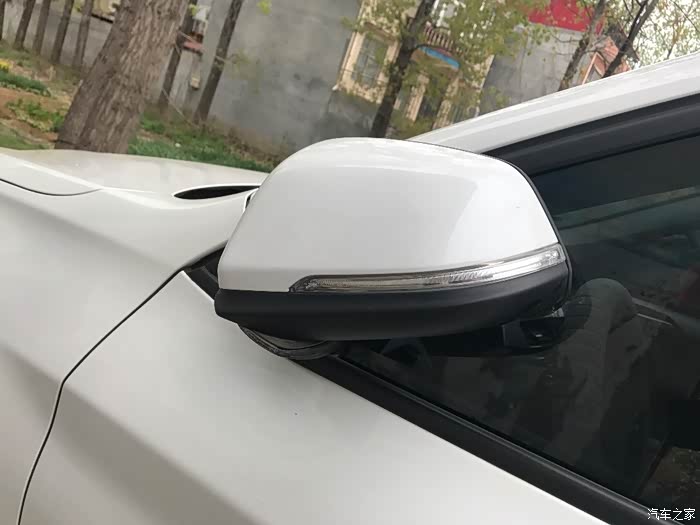 17款宝马x1左后视镜损坏