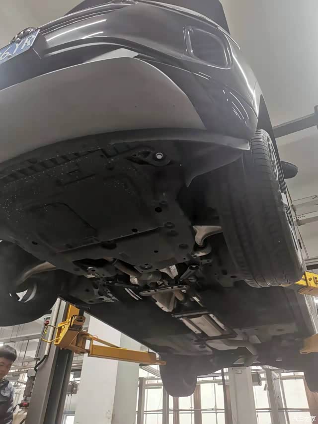 昂科威s新车出厂自带底盘护板了吗