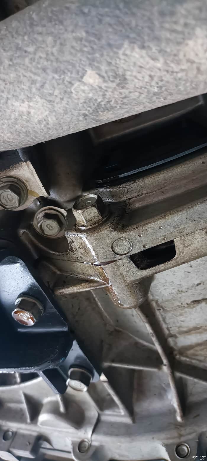 17款名图变速箱漏油