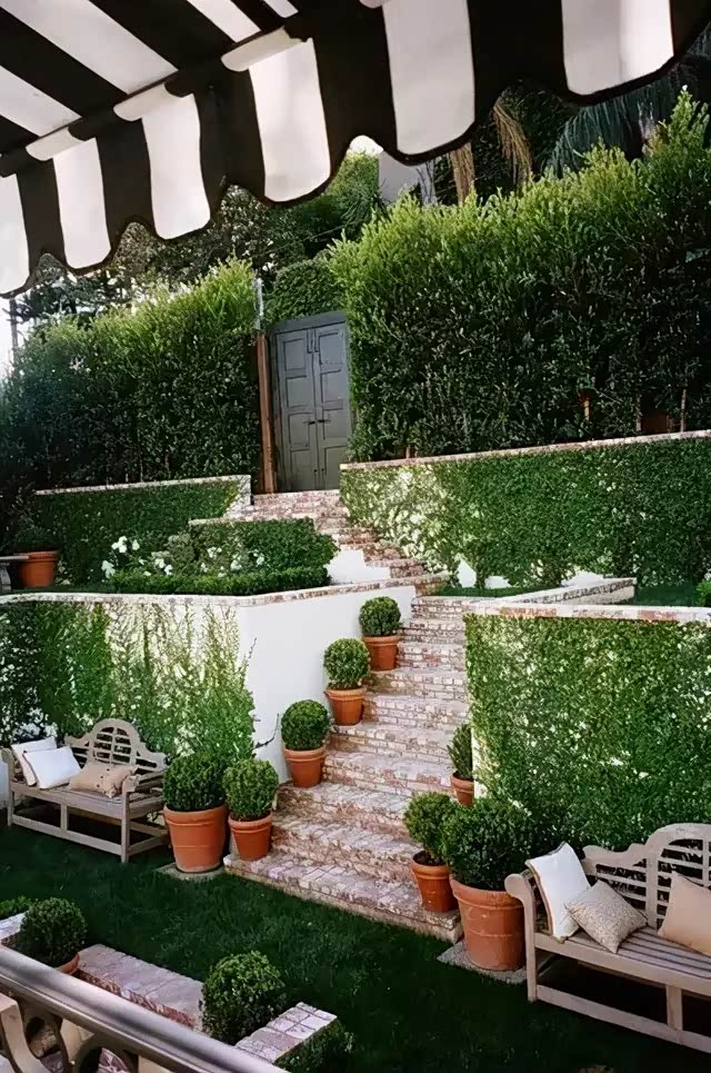 利用绿化景观划分空间,让绿色遍布庭院,给人温馨之绿意盎然