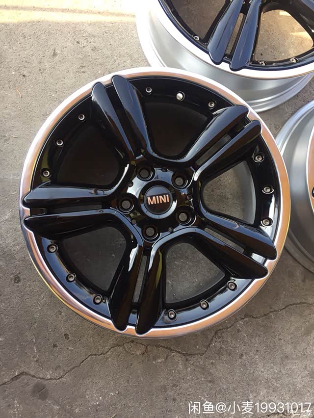 请教这是哪款mini原厂轮毂