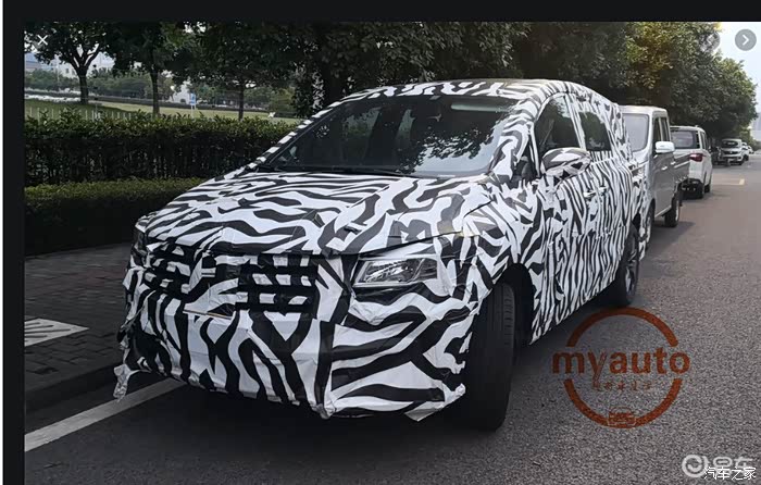 疑似东风风光f527跑到韩国那里路试