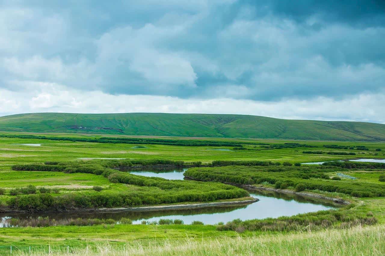 呼伦贝尔大草原自然,纯真,仿佛把人们带进了一个世外的神圣世界