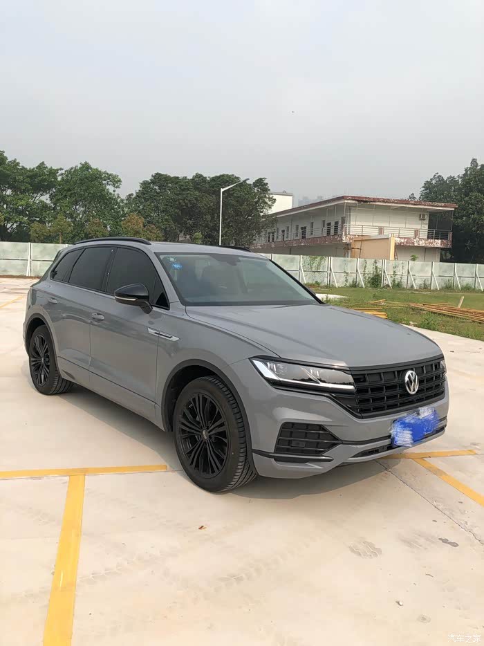 贴膜改色黑中网纳多灰车身