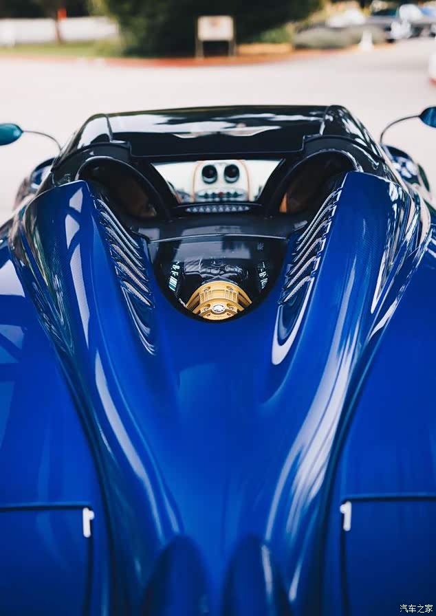 蓝色的帕加尼huayra roadster这般超级跑车,美呀