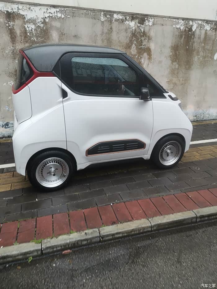 出一套宝骏e200改装轮毂带胎