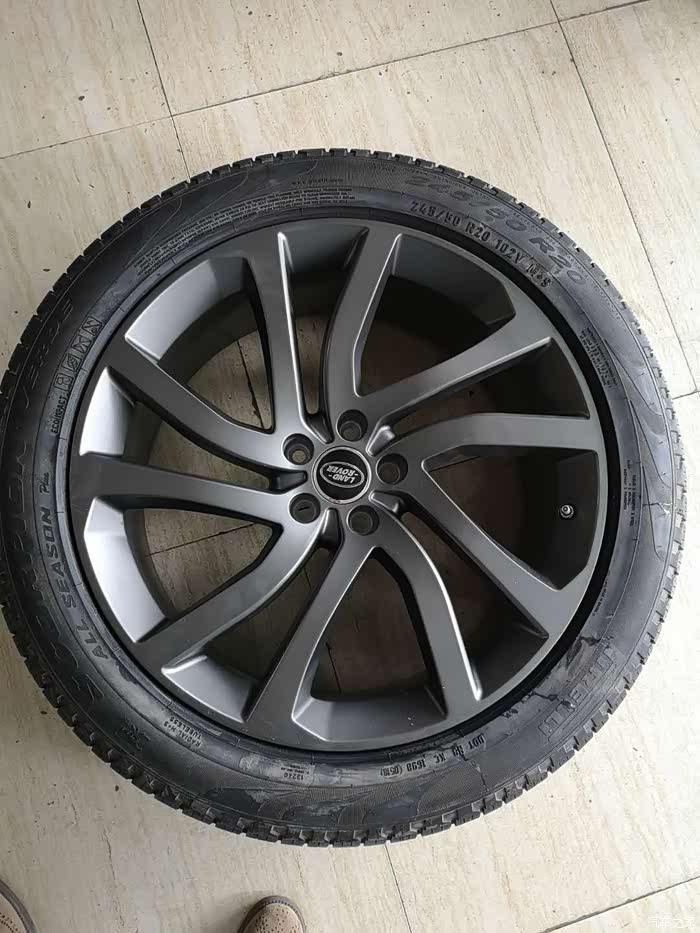 发神升级20寸枪灰轮毂配24550轮胎完美