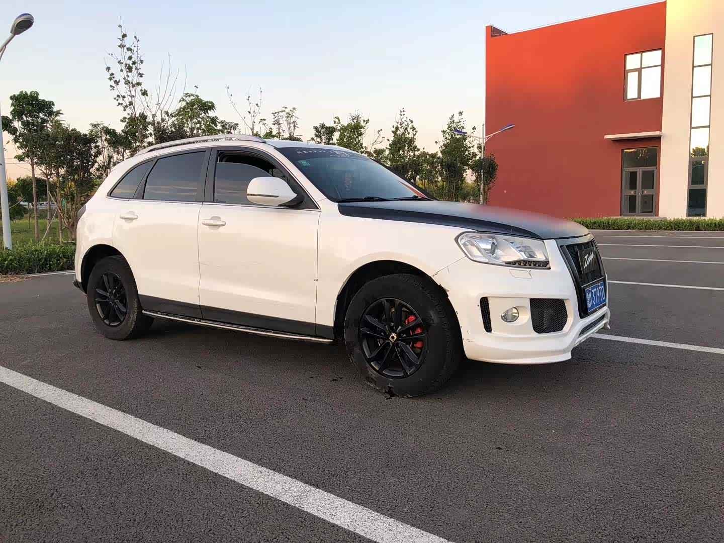 众泰t600改装之后更加帅