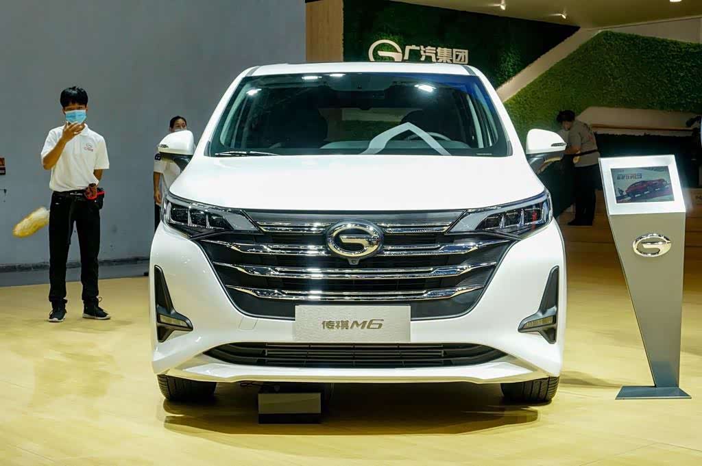 图 广汽m6 白色的外观设计非常时尚