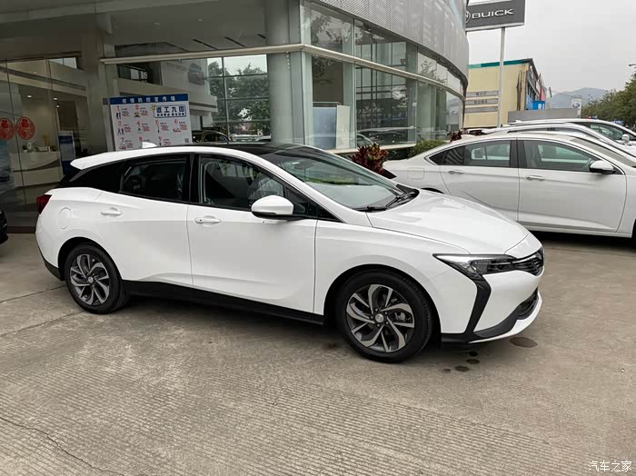 请教各位车友,微蓝6插电蓝色好看还是白色好看,纠结