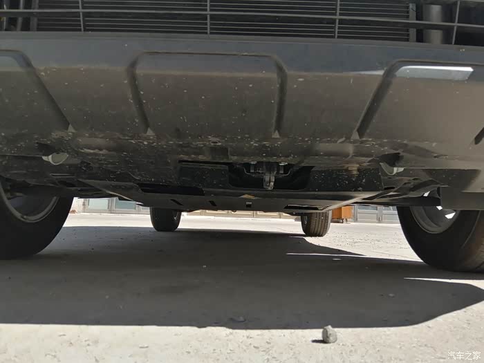 新劲炫底盘调校扎实,最小离地间隙高,四轮独立悬挂系统,通过性好.