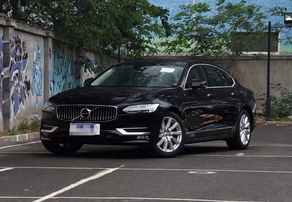 今天带来了这台极具性价比的中大型c级豪车沃尔沃s9不赞