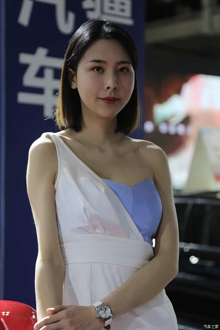 告别2021兰州车展上长安展台的亮丽车模