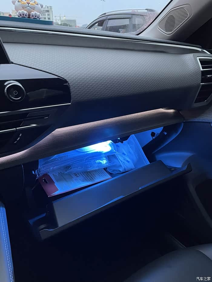 【图】追求极致,加装手套箱led灯_凡尔赛c5 x论坛_汽车之家论坛