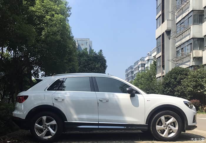 【图】侧裙银色亮条剐蹭,在4s店补漆后有色差_奥迪q3论坛_汽车之家