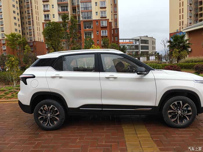 申精喜提白色宝骏510