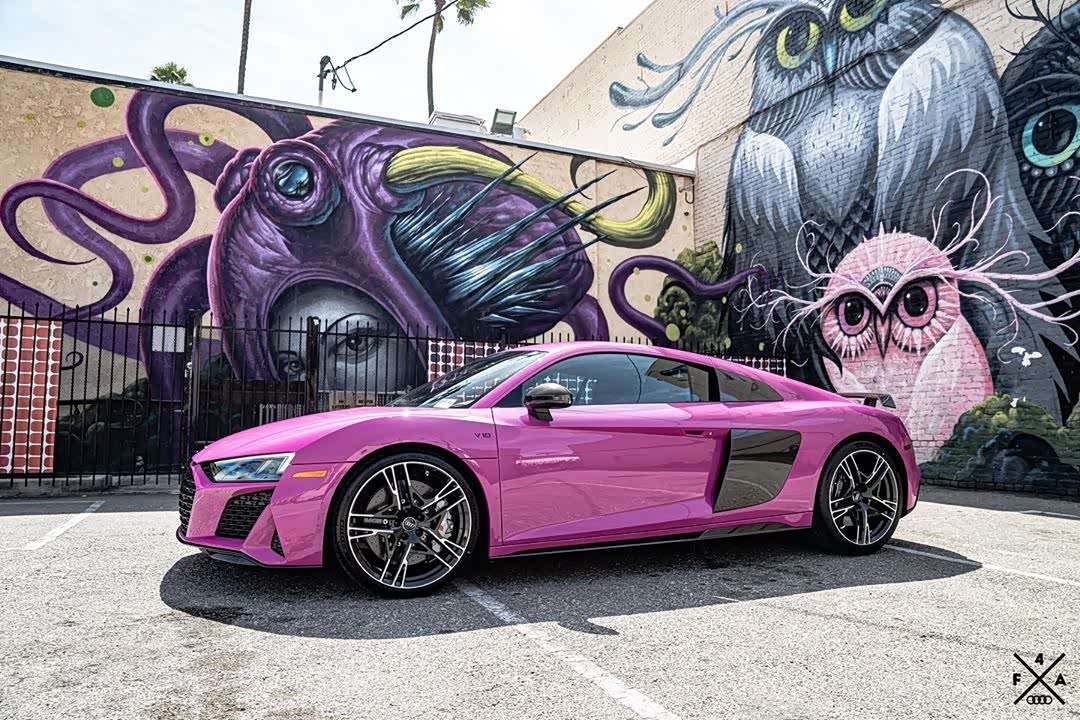 2020奥迪r8v10粉色也很好看哦