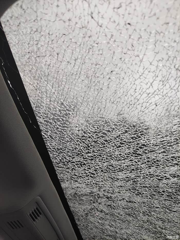 【图】高尔夫天窗玻璃无故炸裂_高尔夫论坛_汽车之家论坛