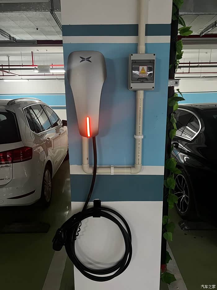等车中分享一下刚刚装的小鹏充电桩