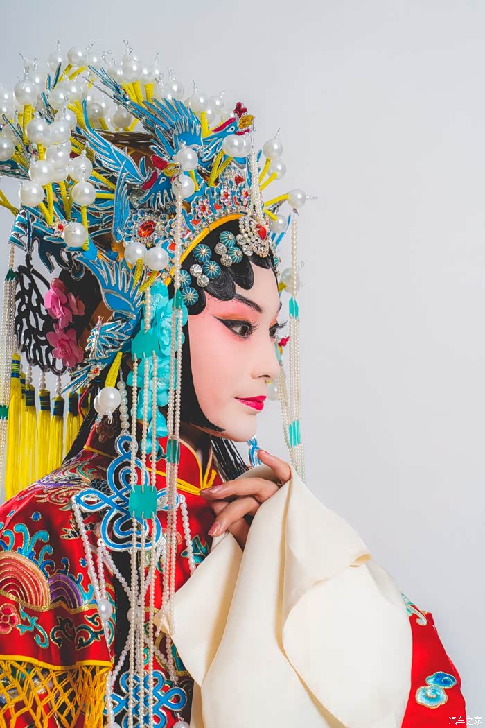 斯巴鲁傲虎与会唱京剧的美女玩的就是跨界