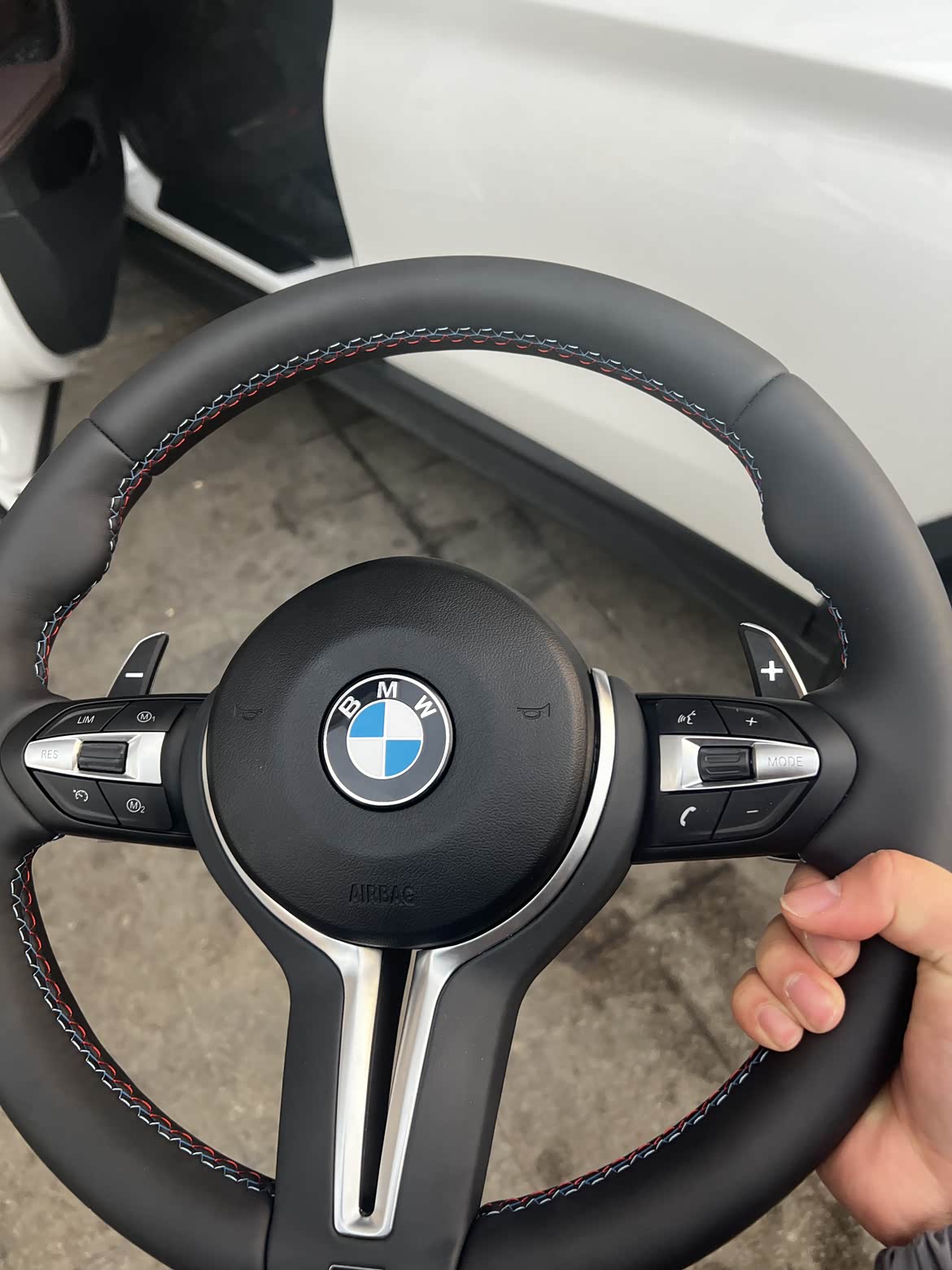 宝马x1升级丁字裤方向盘