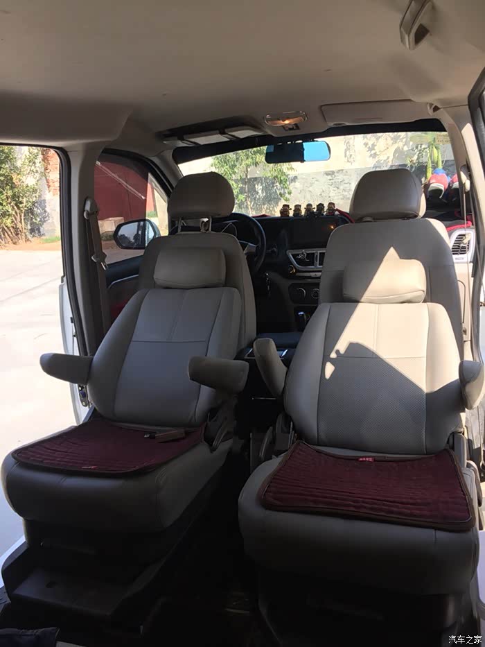 帅客改中排旋转座椅