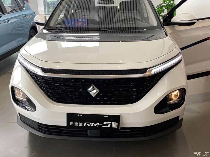 跨界mpv,实用大空间— 新宝骏rm-5