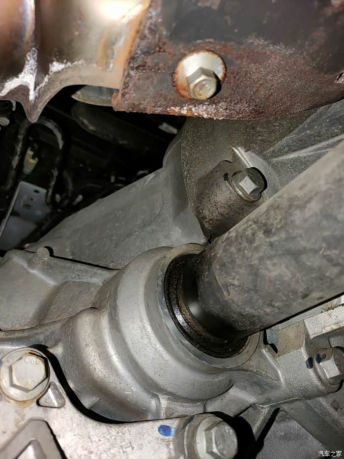 12款新福克斯右半轴中间轴承漏油吗