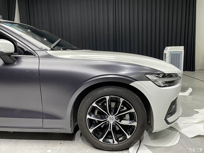 【图】沃尔沃改色施工,北欧工业风电光深邃灰_沃尔沃s60论坛_汽车之家