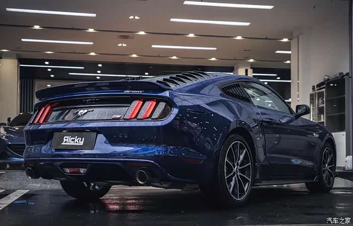 野马mustang,两门四座小跑车.