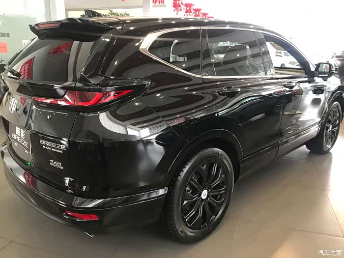 看车的时候导航导错了,导到了广汽本田,走进展厅,一眼就看到了黑骑 