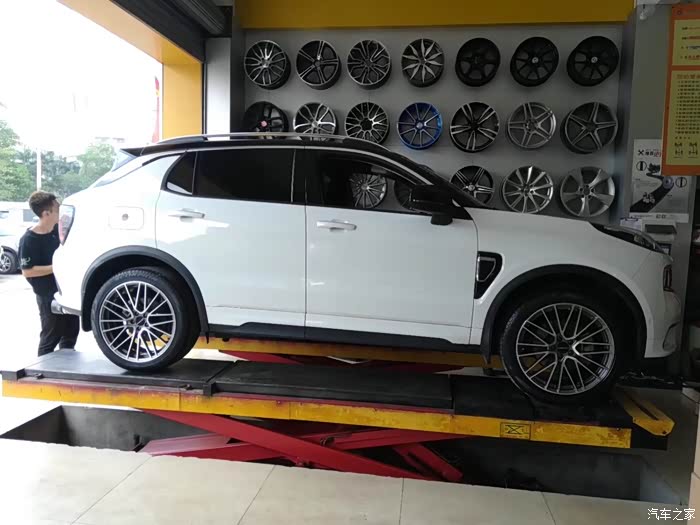 领克01更换锻造轮毂