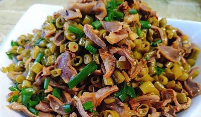 酸豆角炒鸡胗的家常做法,美味可口!