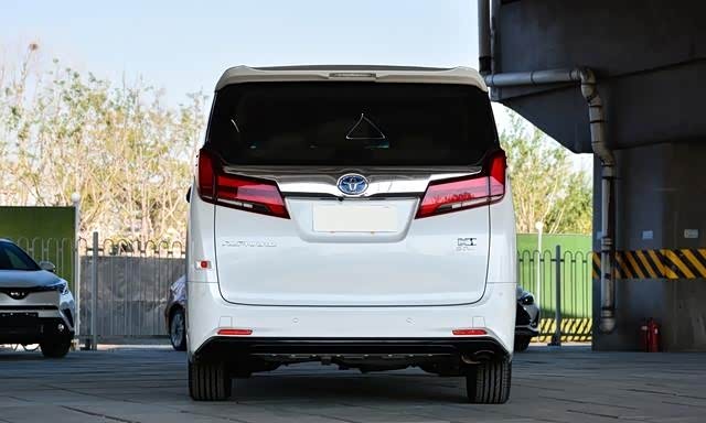 丰田的7座豪车车标霸气十足