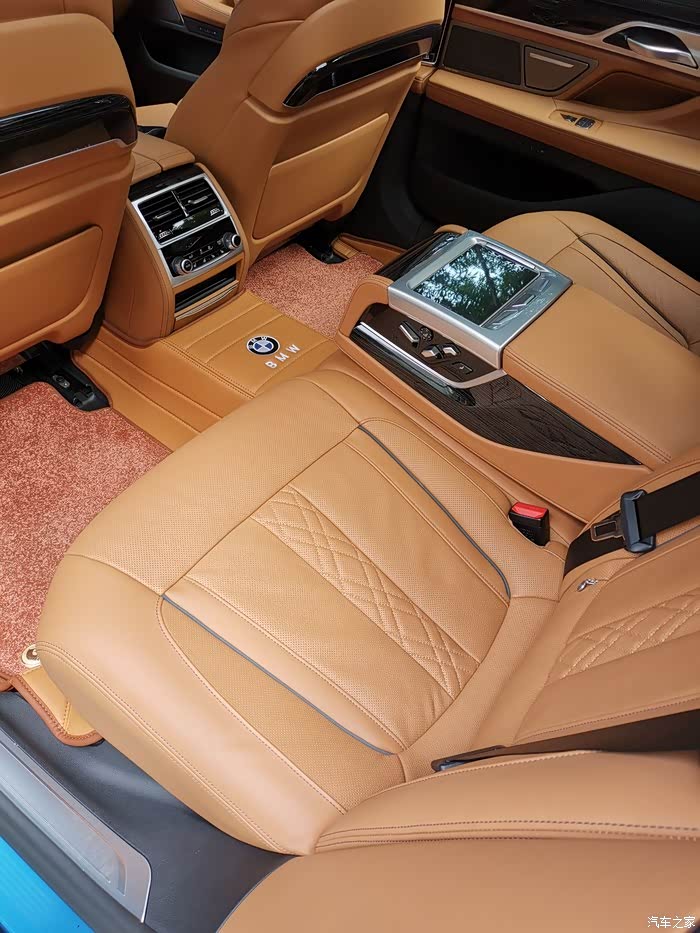 求740领先豪华干邑色内饰