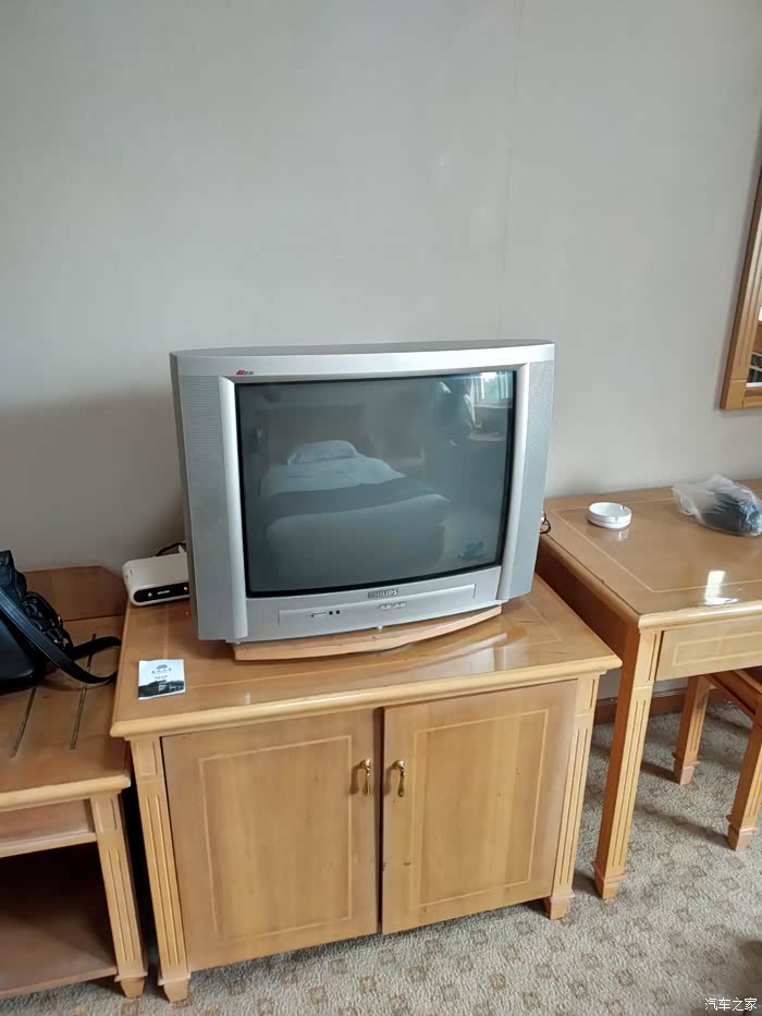 房间环境么就真有点落伍了,很久没在四星级酒店看到大屁股电视机了.