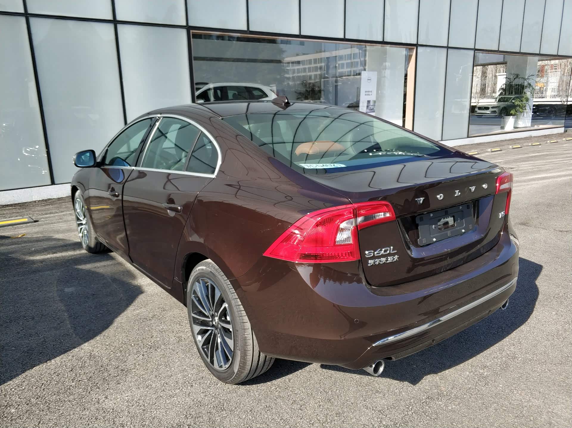 s60l2019款有6个颜色其中松林灰从来没见过有人有这个颜色吗