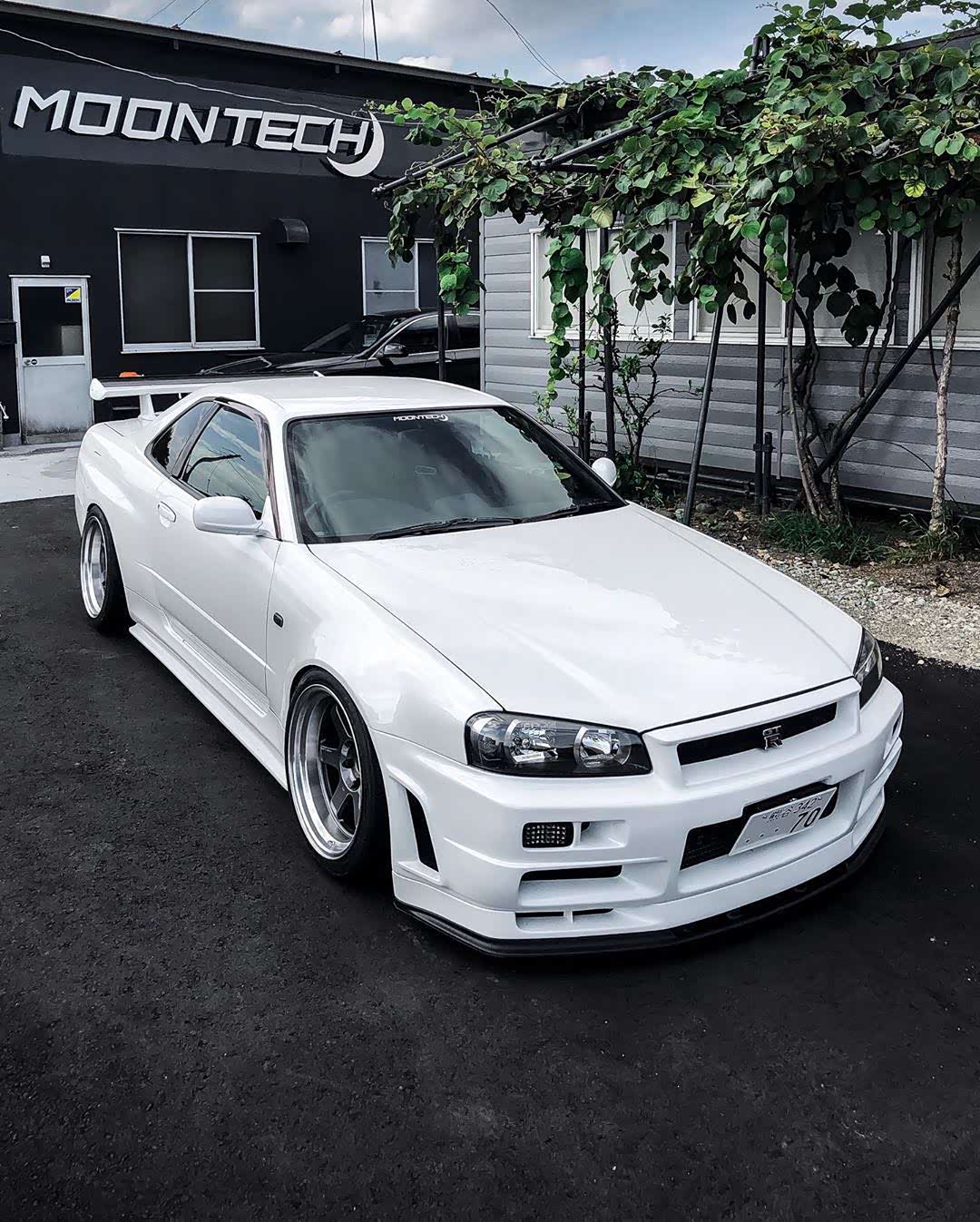 白色战神gtr r34