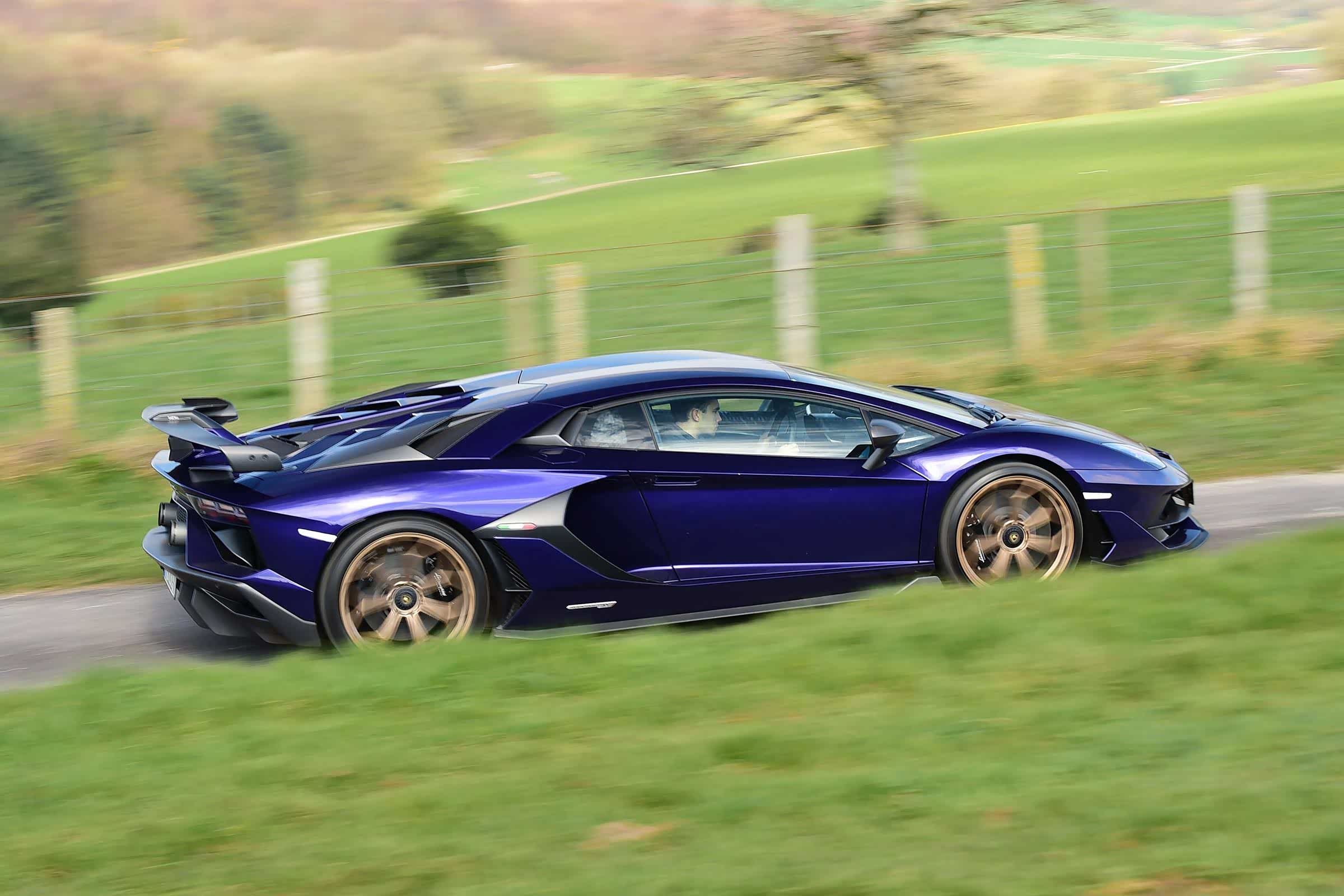 鱼骨尾灯真的是很经典_兰博基尼论坛_手机汽车之家