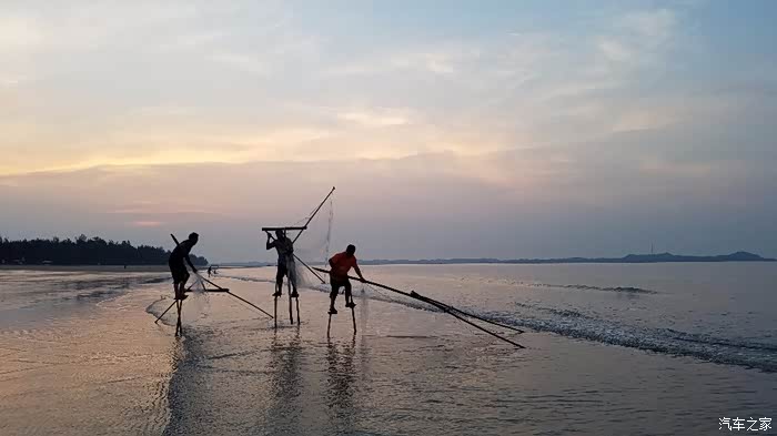 防城港金滩游,偶遇京族"踩高跷捕虾"记