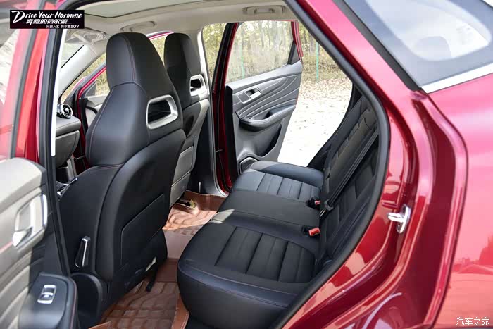 荷尔蒙爵醒-西装下运动健将#奔跑的荷尔蒙,动态体验名爵hs