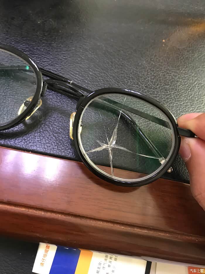 戴有框眼镜开车,气囊会击碎眼镜吗