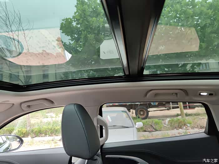 看的全景天窗,豪华的全景天窗,驾驶的打开,整个视线更了