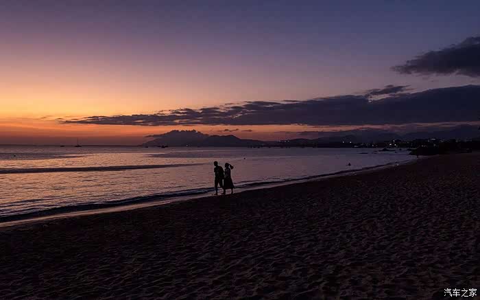 天涯海角的晚霞 散步的情侣