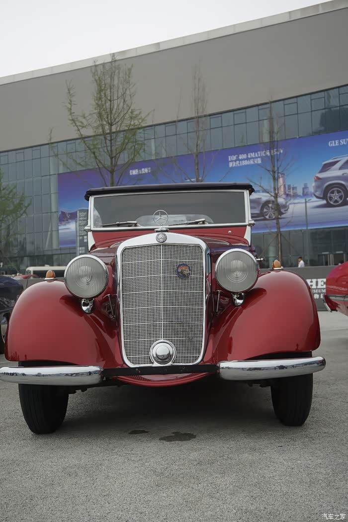 又是奔驰老爷车,不愧是汽车发明者