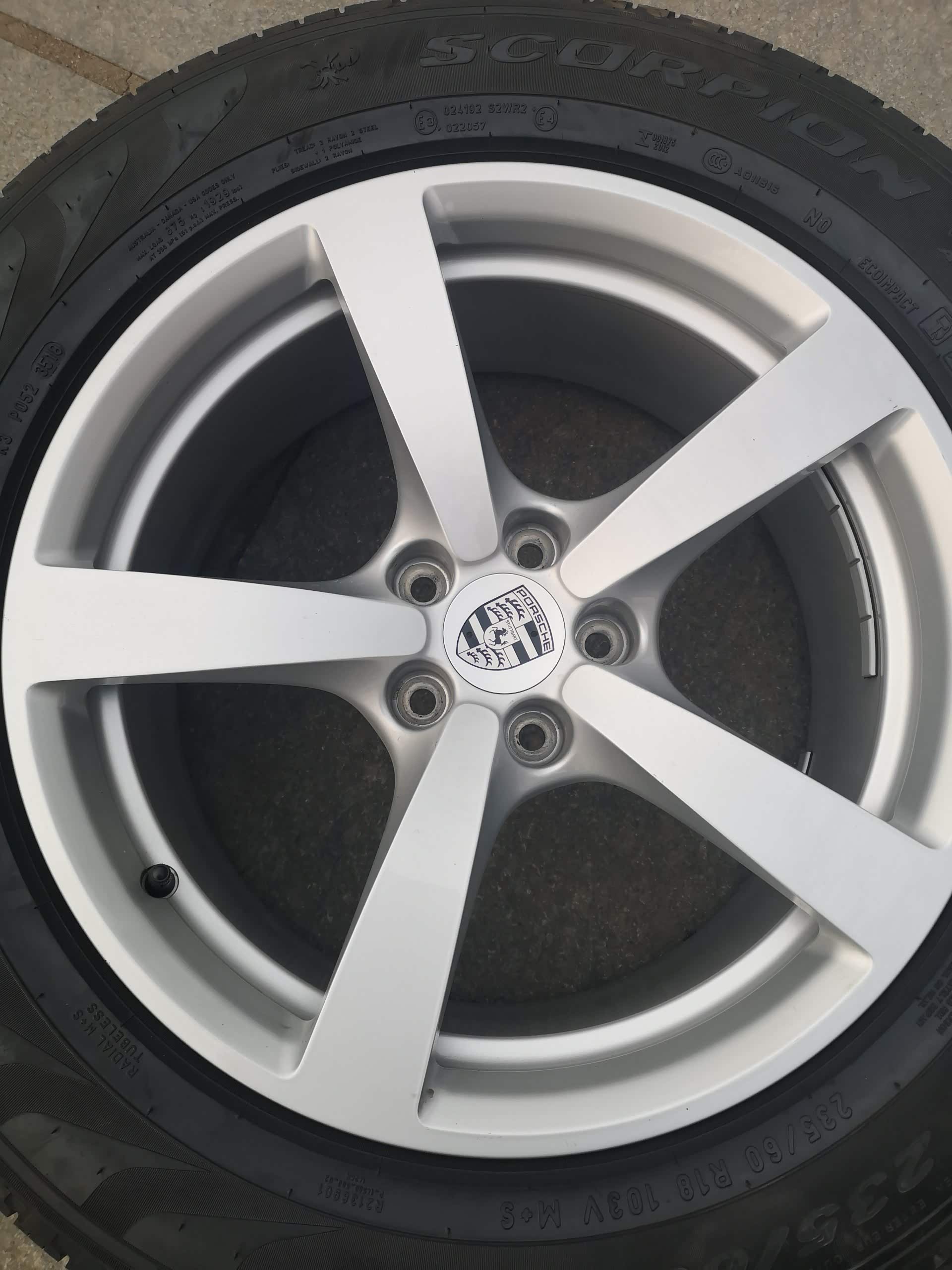 出保时捷macan原车轮毂轮胎,只跑了100多公里,胎是倍耐力前235/55r18