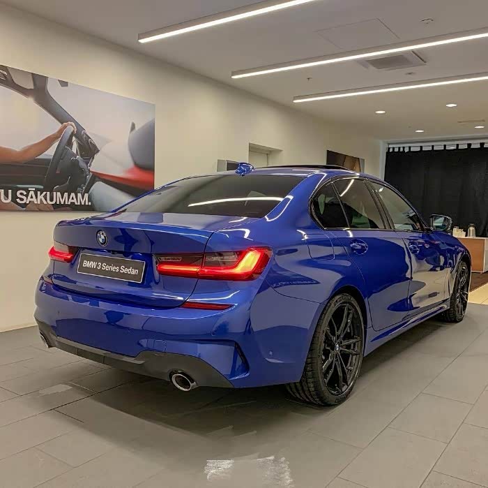 1519 | 回复: 13 宝马3系论坛 相对于g20,现款3系外形方面的几个优点.