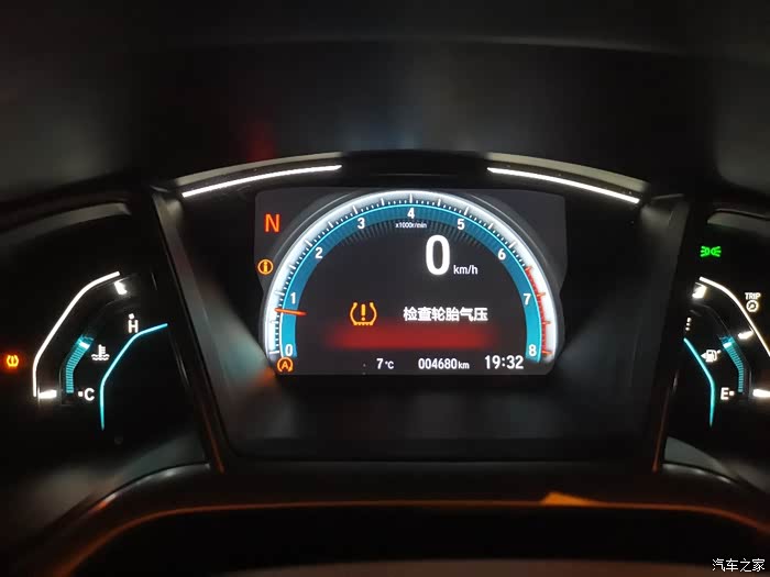 十代思域仪表盘显示汽车胎压不足